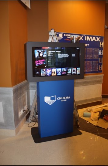 Специалисты компании ITDILAB  разработали интерактивные стойки для сети кинотеатров " Синема Парк "